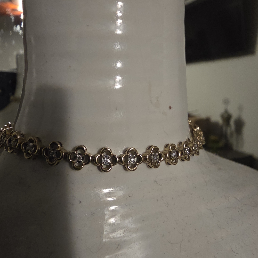 Elegant Gold And Diamond Floral Bracelet